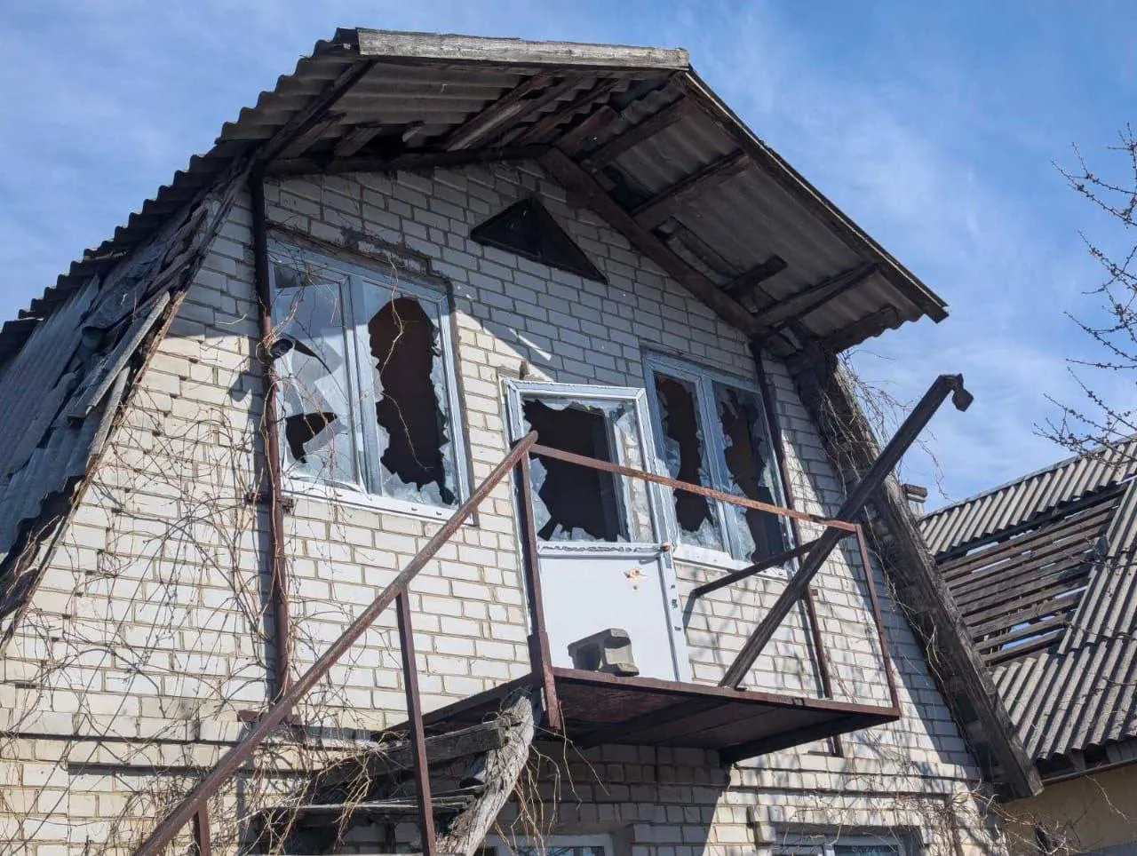 Фото: Віктор Коваленко Третій день під вогнем: росіяни обстріляли село Івашки FPV-дронами на порталі Gromada Group