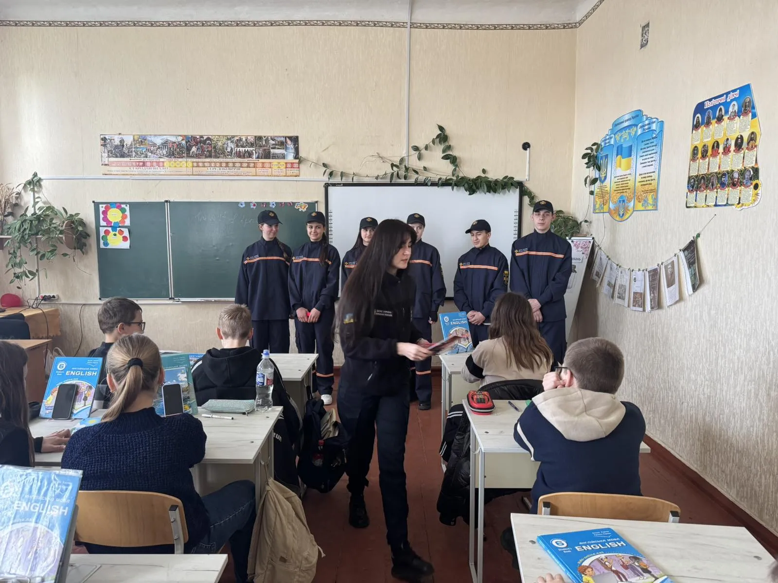 Фото: Освіта, молодь та спорт Краснокутщини Фахівці ДСНС Краснокутської громади та юні рятувальники з дружини «Спалах» провели спільне навчання (ФОТО) на порталі Gromada Group