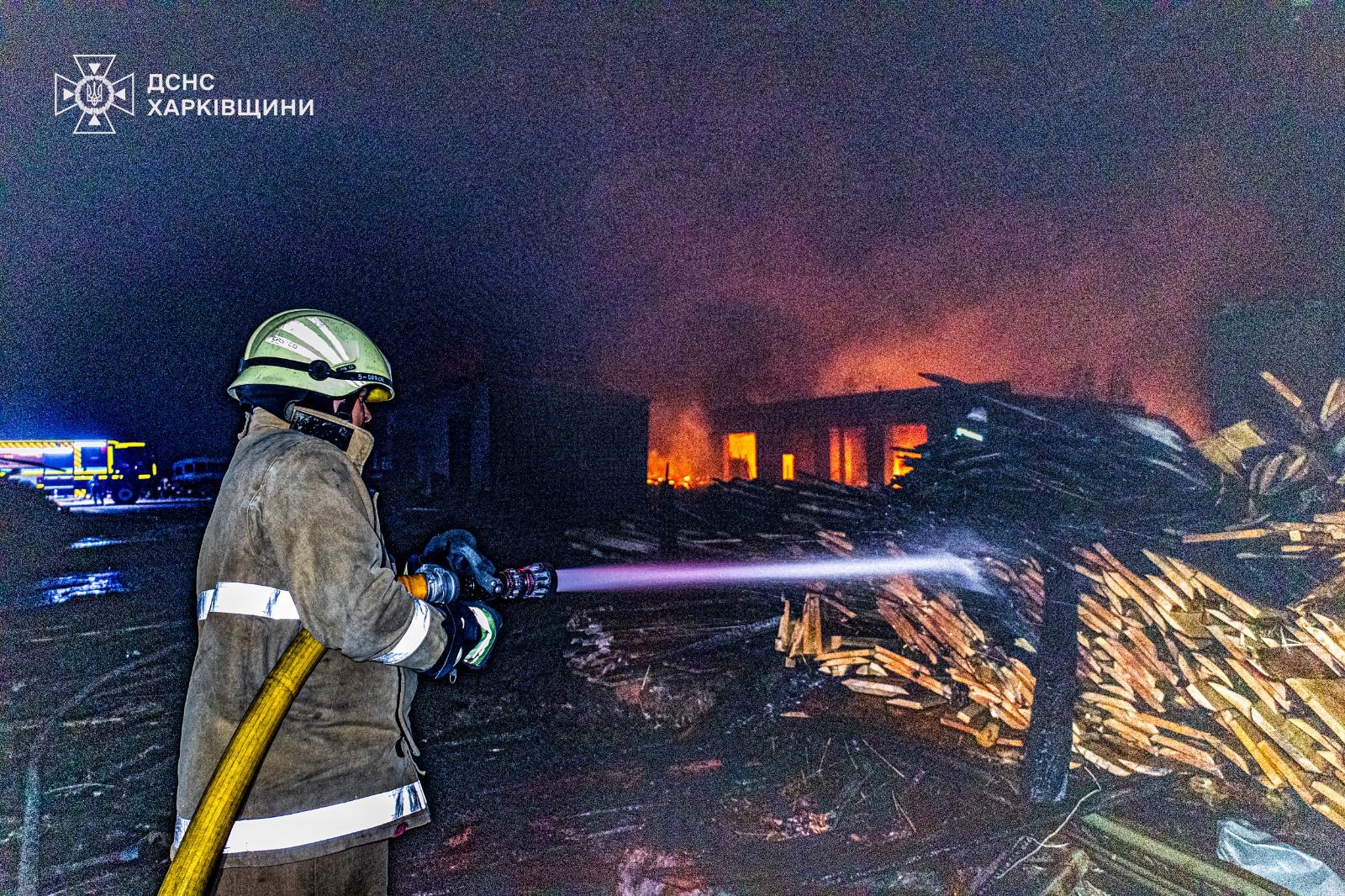 Фото: ДСНС Харківщини Через влучання ворожих БпЛА на Ізюмщині горить ліс на порталі Gromada Group