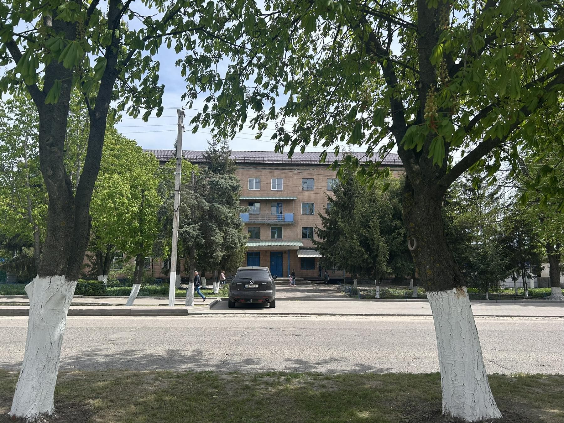 Будівля колишньої поліклініки у Краснокутську. Фото з відкритих джерел Приватизація будівлі колишньої поліклініки у Краснокутську: селищна рада надала роз'яснення на порталі Gromada Group