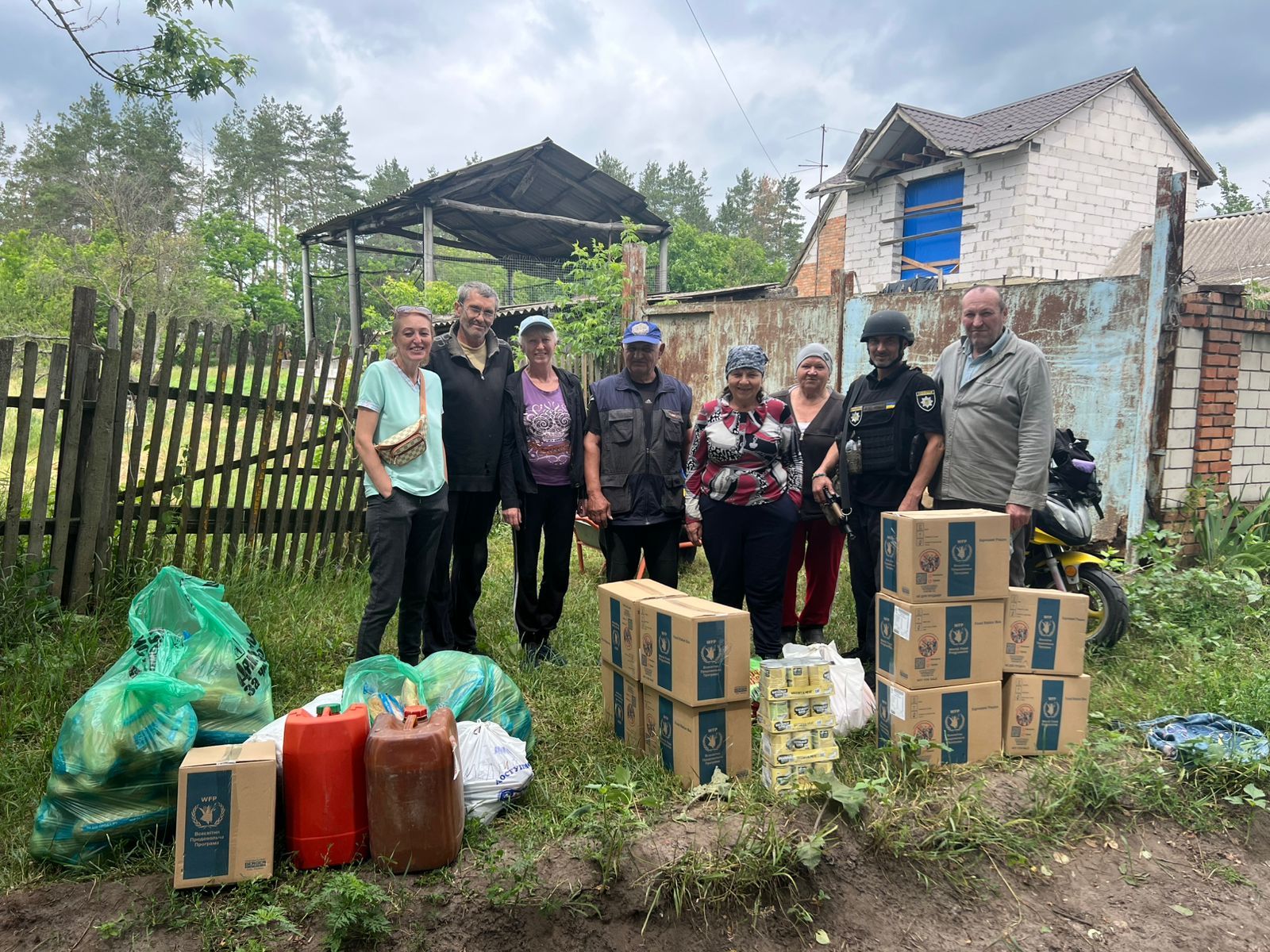 Фото: Липецька адміністрація 140 хлібин, 40 літрів пального, 10 продуктових наборів: допомога мешканцям Липецької громади триває на порталі Gromada Group