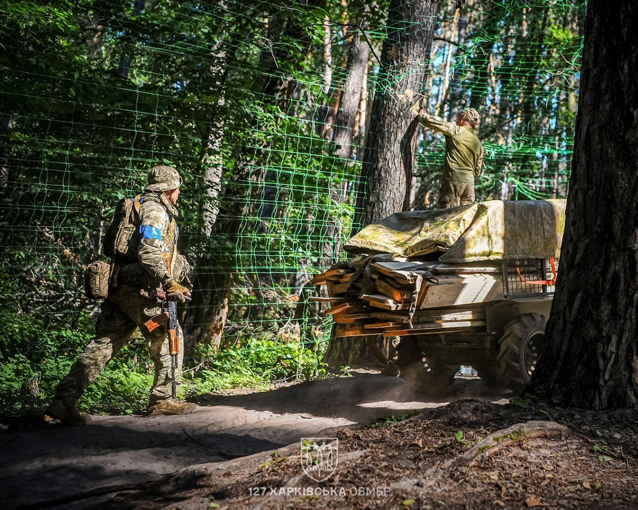 Сітки і дробовики: у 127-й бригаді показали, чим і як захищаються від ворожих дронів - фото 6