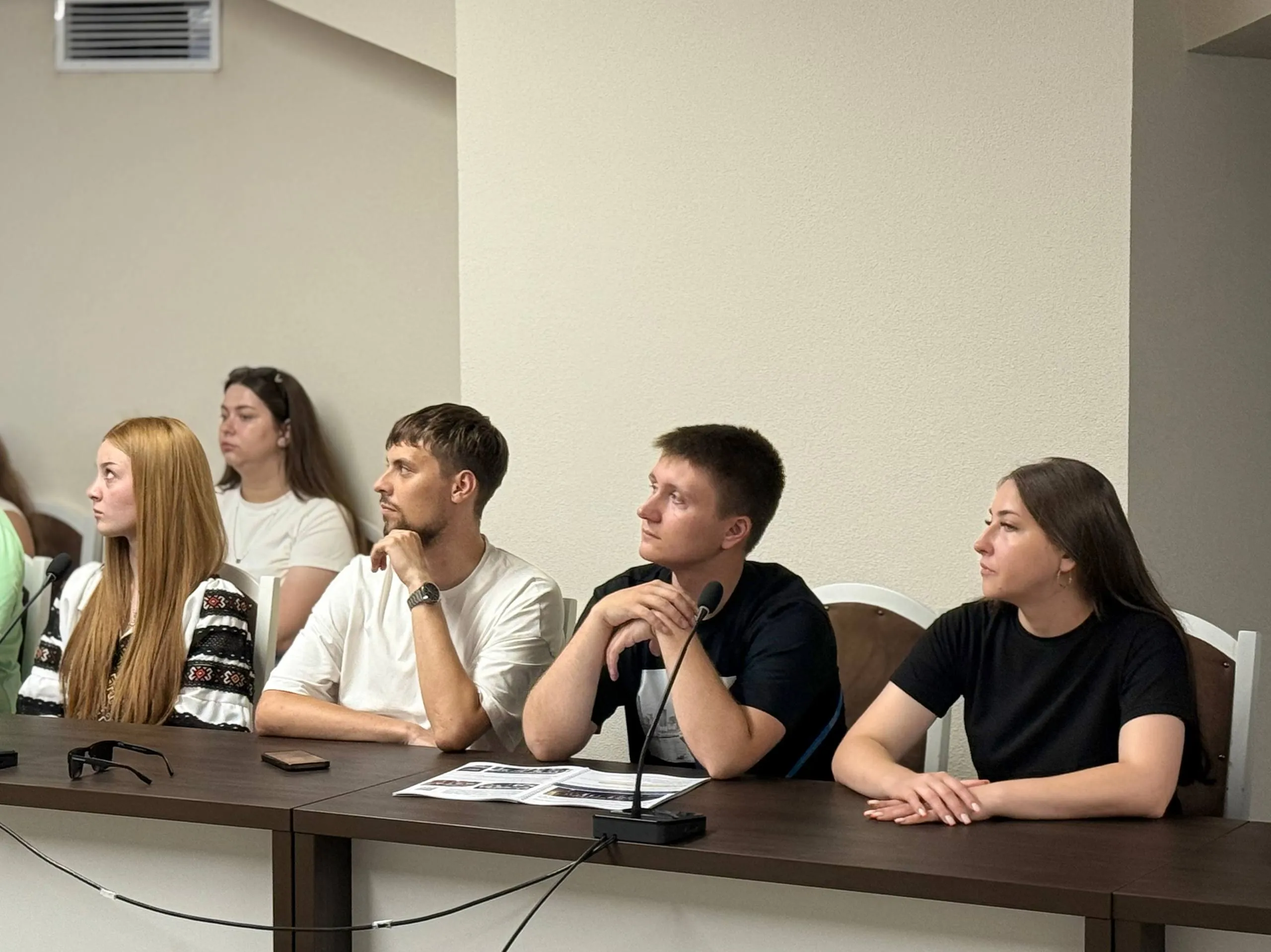 Фото: Зміївський відділ культури, молоді, спорту та туризму Молодь Зміївської громади долучилася до обговорення розвитку молодіжної політики України на порталі Gromada Group