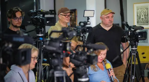 Під час заходу начальник ХОВА розповів про безпекову ситуацію в регіоні, реалізацію стратегічних інфраструктурних проєктів, заходи протидії ворожим дронам та підготовку до майбутнього опалювального сезону.