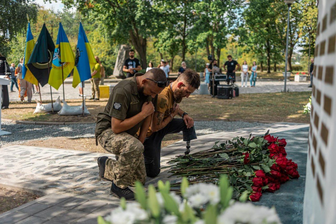 Полеглих бійців підрозділу «Артан», що воював за Липецьку громаду, вшанували меморіалом у Черкасах - фото 2