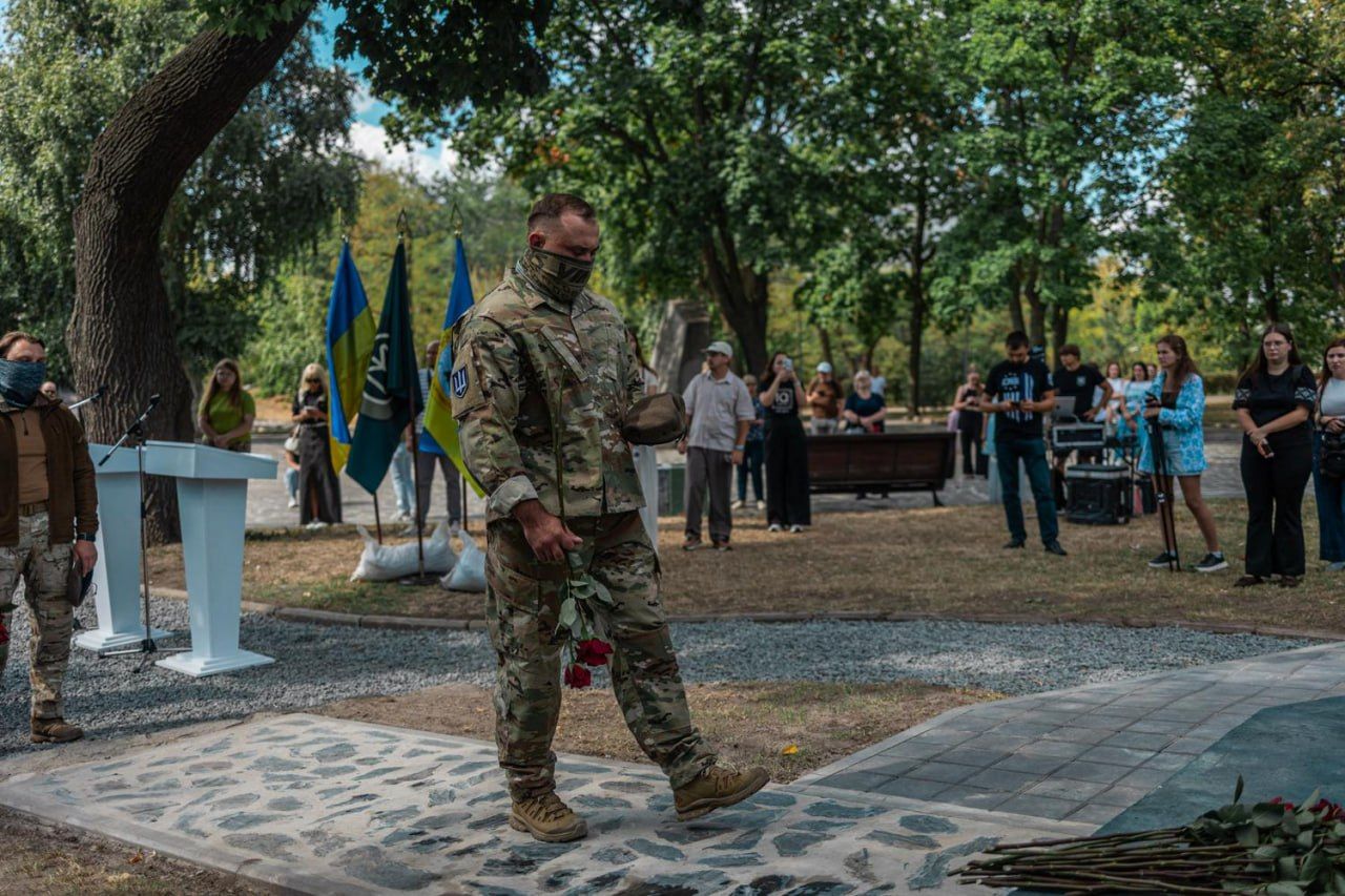 Полеглих бійців підрозділу «Артан», що воював за Липецьку громаду, вшанували меморіалом у Черкасах - фото 3