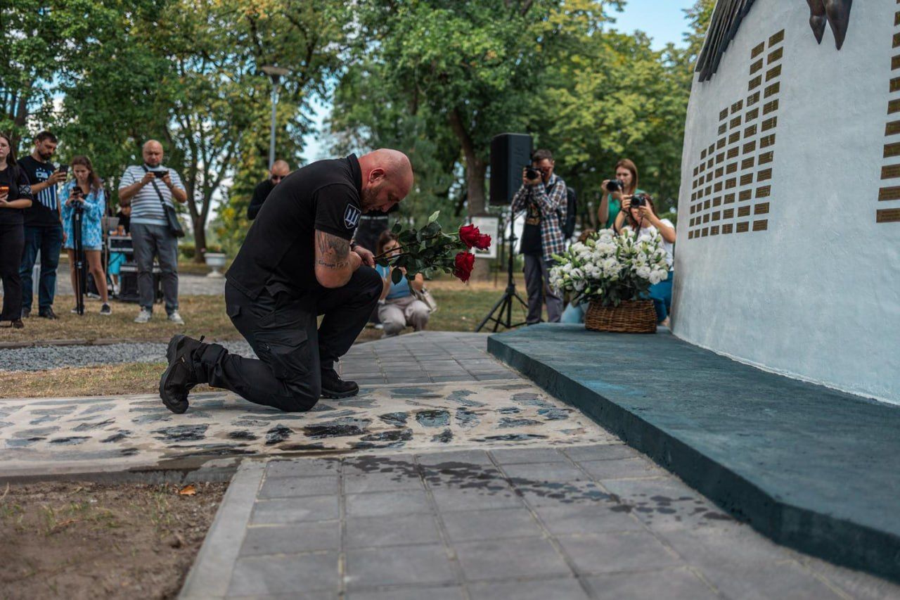 Полеглих бійців підрозділу «Артан», що воював за Липецьку громаду, вшанували меморіалом у Черкасах - фото 4