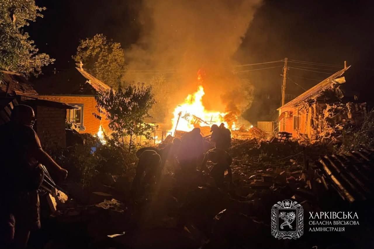 Ворог відібрав життя трьох людей у центрі Чугуєва: серед загиблих — дитина - фото 4