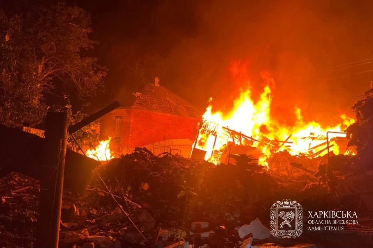 Ворог відібрав життя трьох людей у центрі Чугуєва: серед загиблих — дитина - фото 3