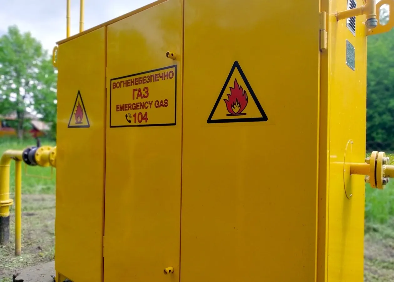 Внаслідок пошкодження тимчасово призупинено розподіл газу до двох сіл Дергачівської громади.