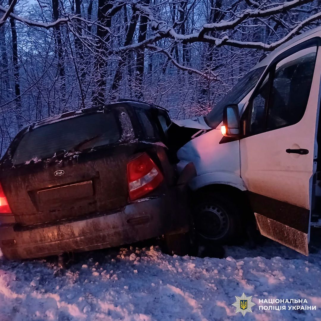 Фото: Національна поліція України Через масштабну аварію на Харківщин травмувалися 18 людей (ФОТО) на порталі Gromada Group