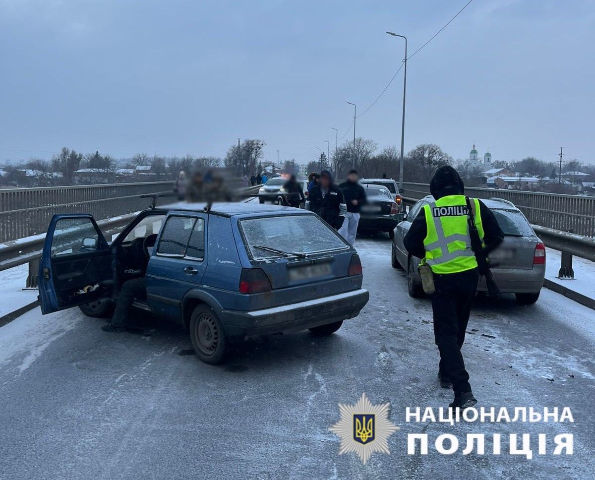 ДТП у Змієві: автомобілі зіштовхнулися на мосту (ФОТО) на порталі Gromada Group