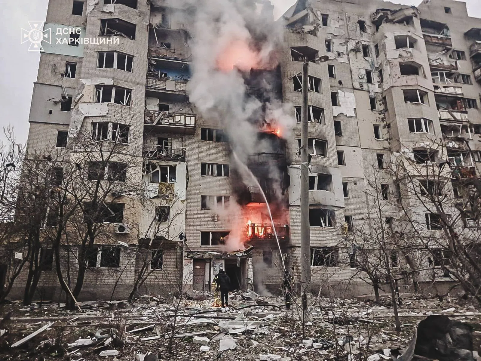 Фото: ДСНС Харківщини Ворожі КАБи влучили у багатоповерхівки у Куп'янську: є поранені цивільні на порталі Gromada Group