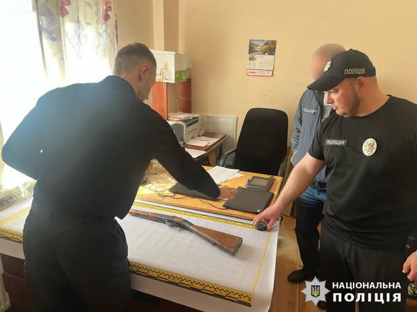 Світлини: Поліція Харківської області Мешканець Нововодолажчини знайшов рушницю в лісосмузі на порталі Gromada Group