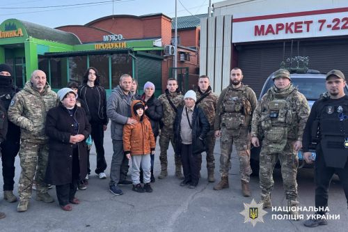 Поліція Харківщини евакуювала одинадцять людей із "кілзони" (ВІДЕО) на порталі Gromada Group