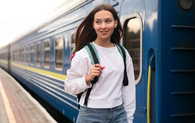 Укрзалізниця розширює перелік поїздів із жіночими купе, серед них Харків-Львів на порталі Gromada Group