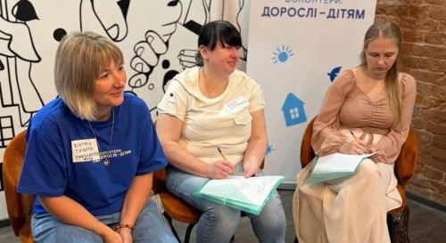 Представники профільних департаментів і структурних підрозділів ХОВА взяли участь у засіданні «Клубу патронатних вихователів Харківської області». До зустрічі долучилися фахівці Дитячого фонду ООН (ЮНІСЕФ), родини, які надають послугу патронату над дитиною, кандидати у патронатні вихователі та психологи.