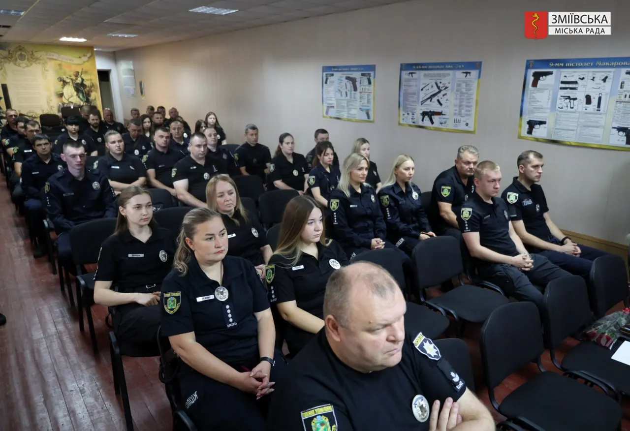 Фото: Зміївська міська рада У Змієві привітали правоохоронців громади з Днем Національної поліції України на порталі Gromada Group