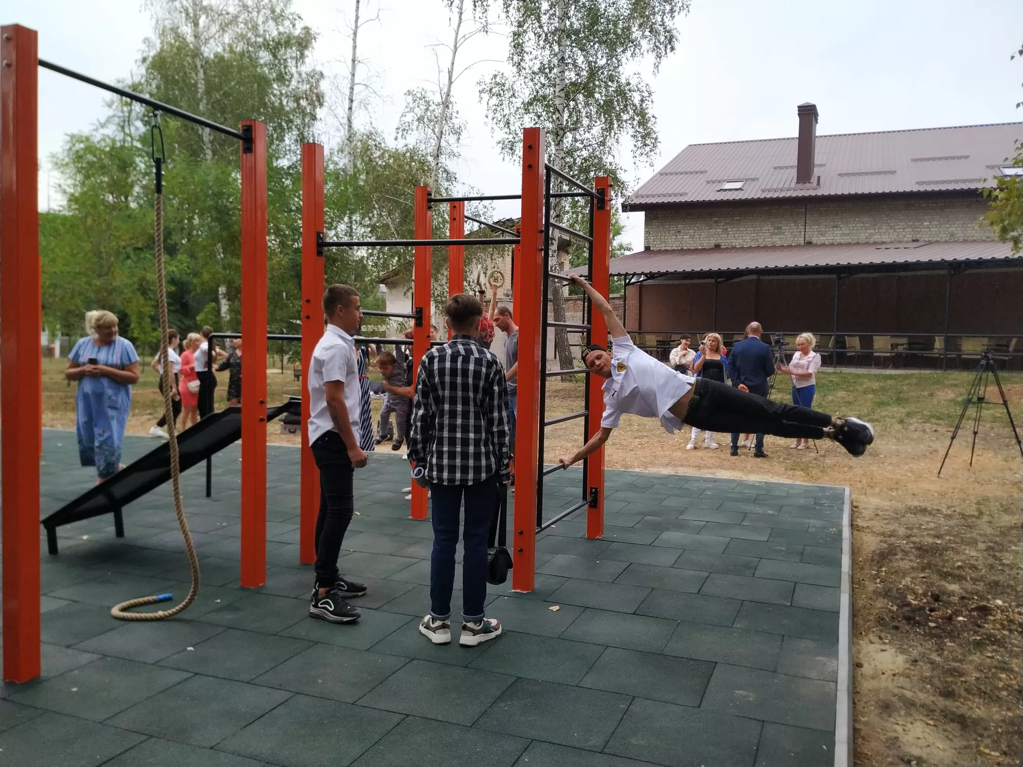 У Зміївському районі завершилась реалізація мініпроєкту «Спорт у будь-який час та без обмежень з майданчиком STREET WORKOUT» – переможця обласного конкурсу мініпроєктів «Разом в майбутнє»