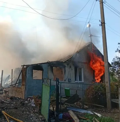 На Куп'янщині ворожі «Герані-2» вдарили по приватній забудові, АЗС та авто рятувальників: є загибла й поранені на порталі Gromada Group
