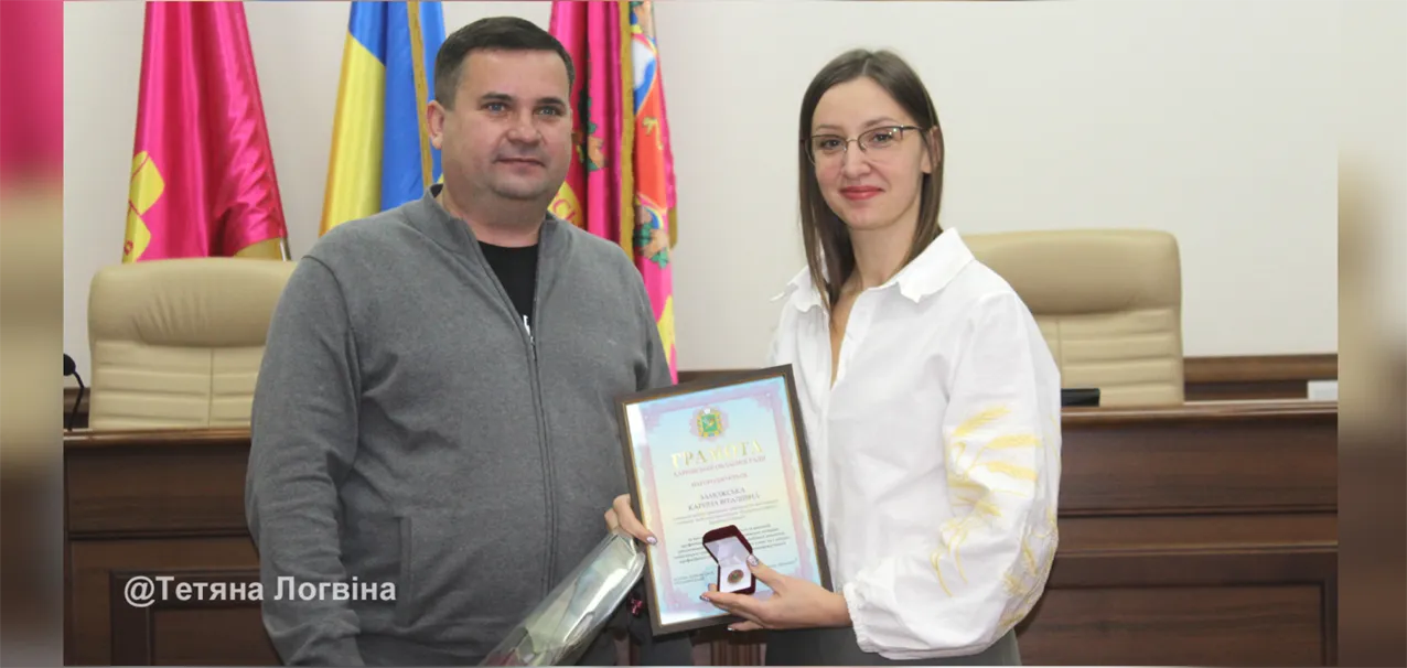 Фото: Тетяна Логвіна Працівники Зміївської міської ради приймали вітання до професійного свята (фото) на порталі Gromada Group