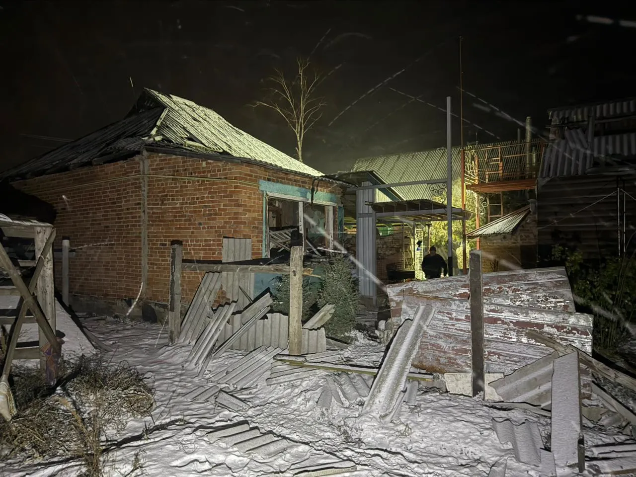 Фото надане Віктором Коваленком Російська авіація знову атакувала Золочів: руйнування і постраждала місцева жителька на порталі Gromada Group