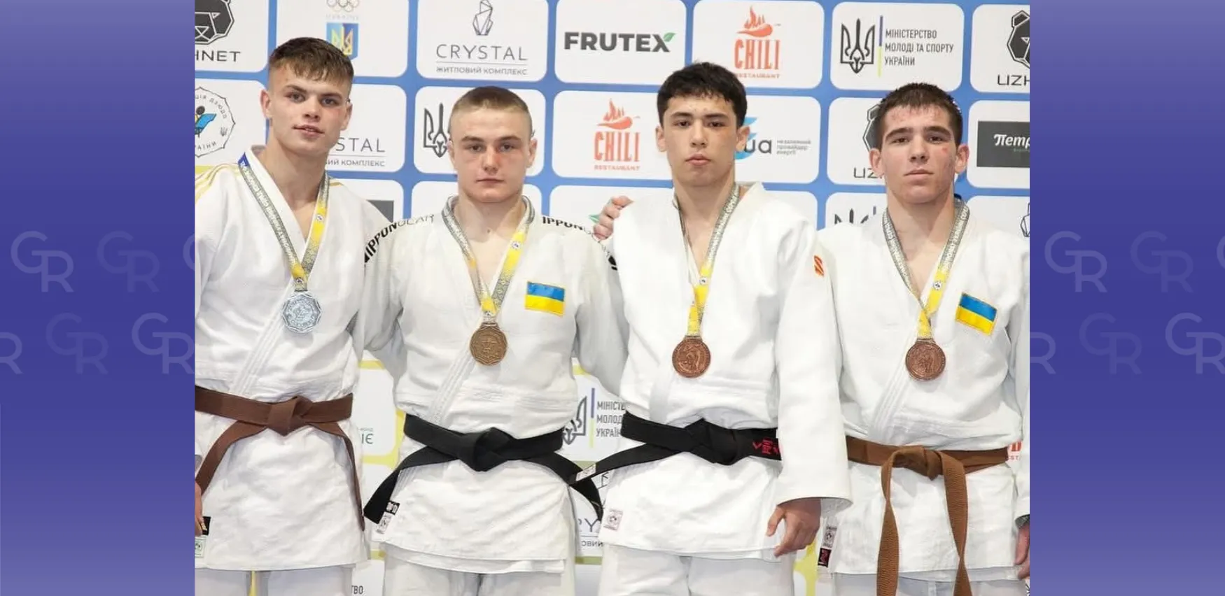 Данило Вінтоняк (четвертий справа) Фото: інстаграм / judo_kharkov Представник Зміївщини Данило Вінтоняк — бронзовий призер чемпіонату України із дзюдо на порталі Gromada Group