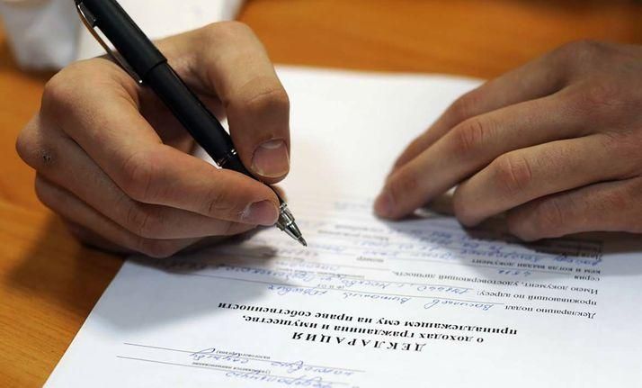Ілюстративне фото Чиновники не призначають собі зарплату самостійно. Коментар Павла Голоднікова щодо заробітних плат у Зміївській міській раді на порталі Gromada Group