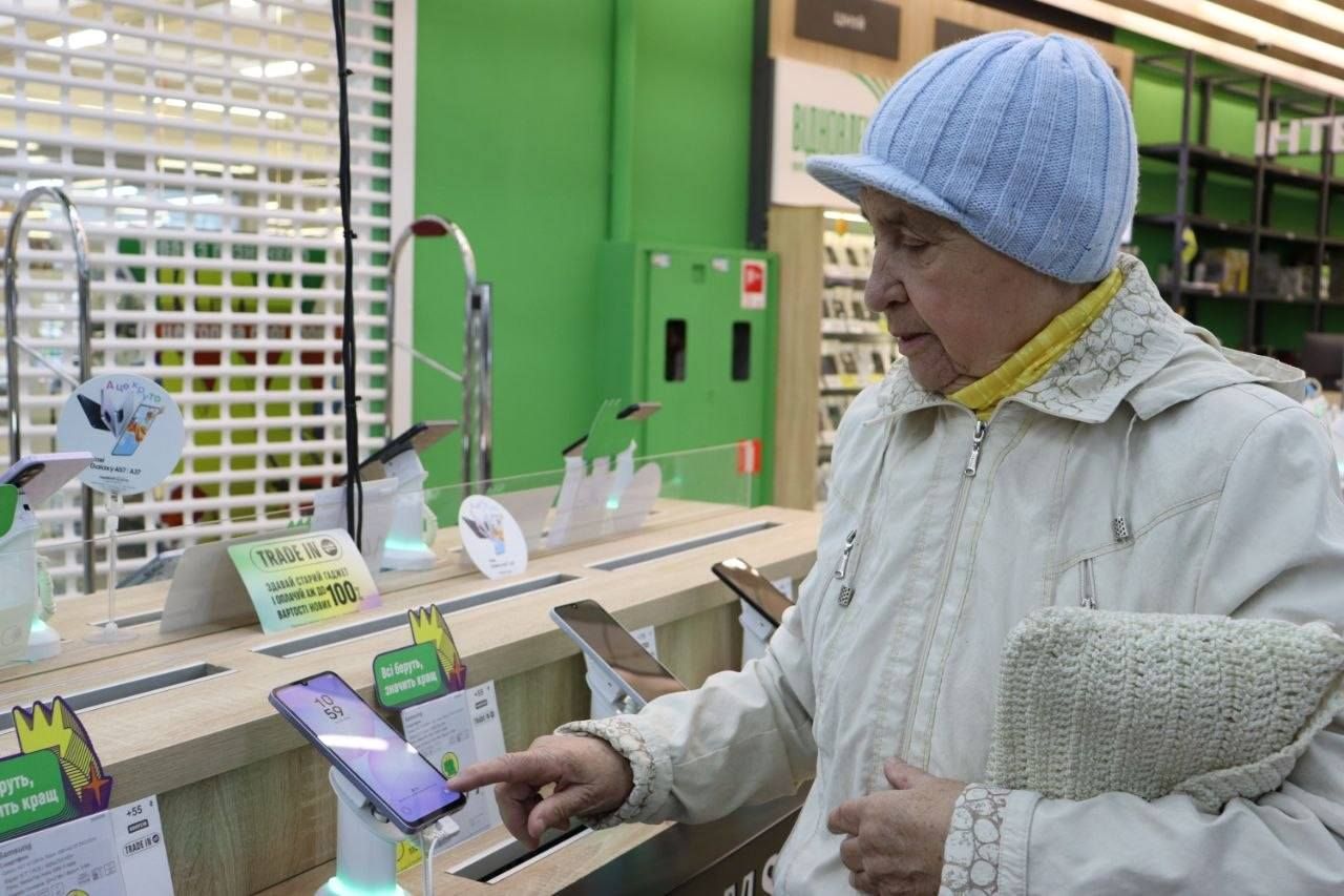 Фото: БФ «Карітас Харків» Надії з Липців допомогли лишатися на зв’язку з рідними: посприяв благодійний фонд «Карітас Харків» на порталі Gromada Group