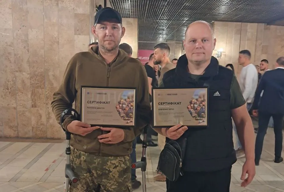 Під час урочистойстей - фрагменти відео Харківська обласна військова адміністрація в межах реалізації ветеранської політики продовжує забезпечувати житлом воїнів, які боронять незалежність України, а також родини загиблих героїв.