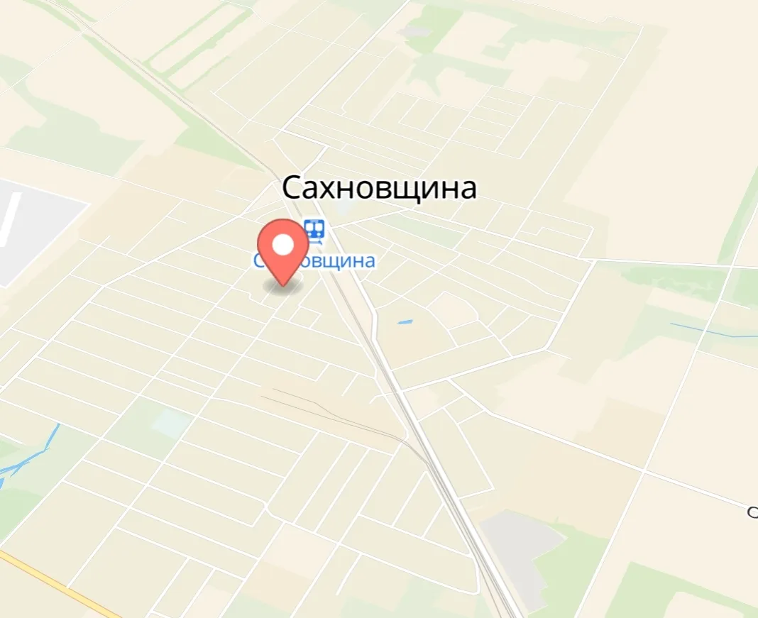 Головна світлина новини на сайті Gromada Group Сахновщина двічі зазнала атаки РФ: троє людей поранені, пошкоджена залізниця та житлова інфраструктура на порталі Gromada Group