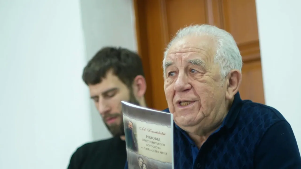 Лев Хмельковський на презентації книжок Про минуле для майбутнього на порталі Gromada Group