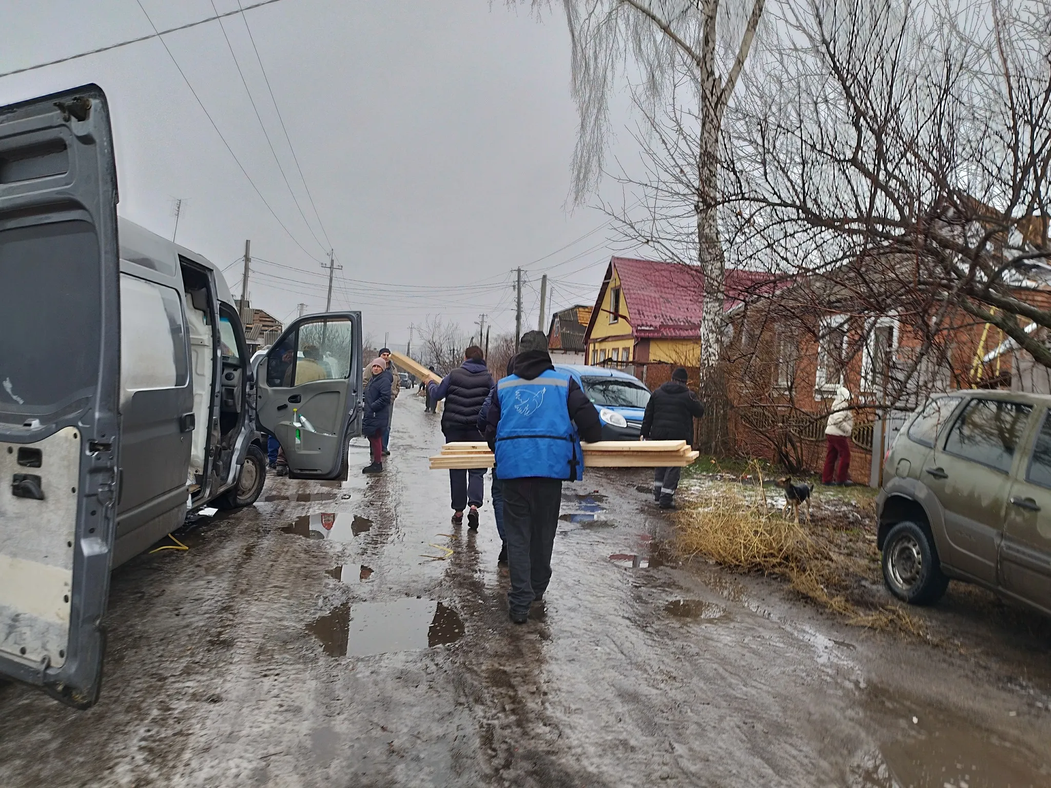 Фото гуманітарна місія Проліска-Харків Золочів під вогнем: 19 ударів за день та підтримка для постраждалих мешканців на порталі Gromada Group