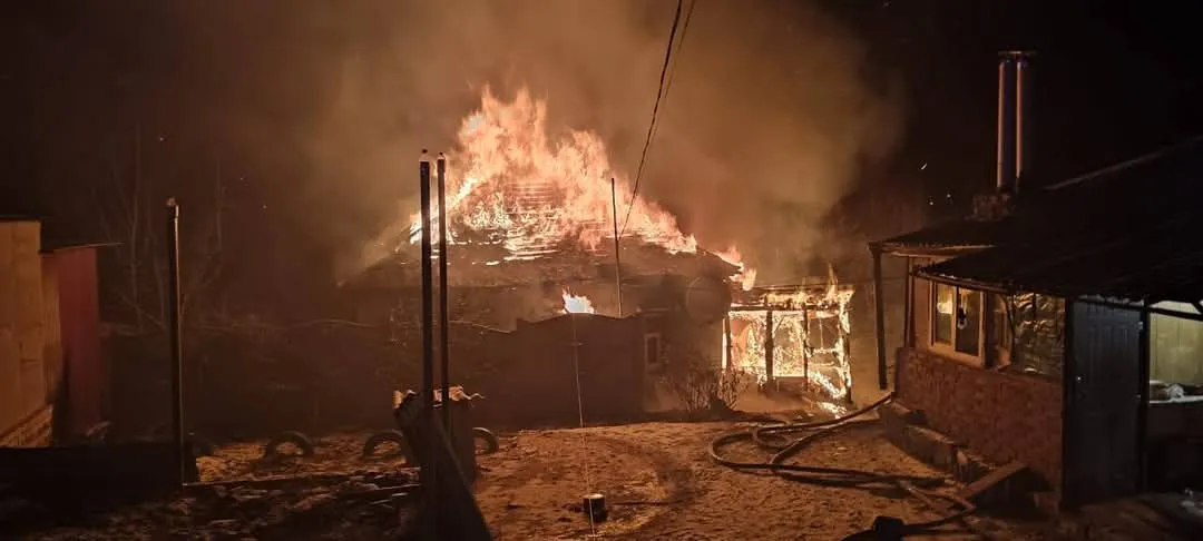 Головна світлина новини на сайті Gromada Group У Нововодолазькій громаді горів будинок на порталі Gromada Group