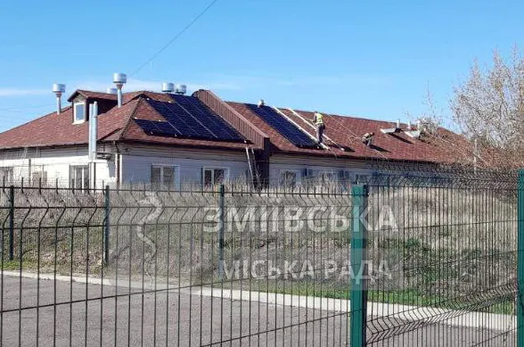 Фото: Зміївська міська рада У Чемужівській амбулаторії встановили сонячні панелі на порталі Gromada Group