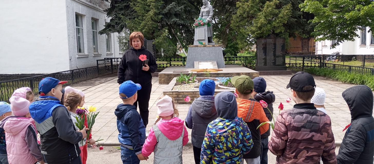 Фото: Освіта, молодь та спорт Краснокутщини Вихованці Козіївського ЗДО у День памʼяті та примирення вшанували пам'ять всіх захисників України на порталі Gromada Group