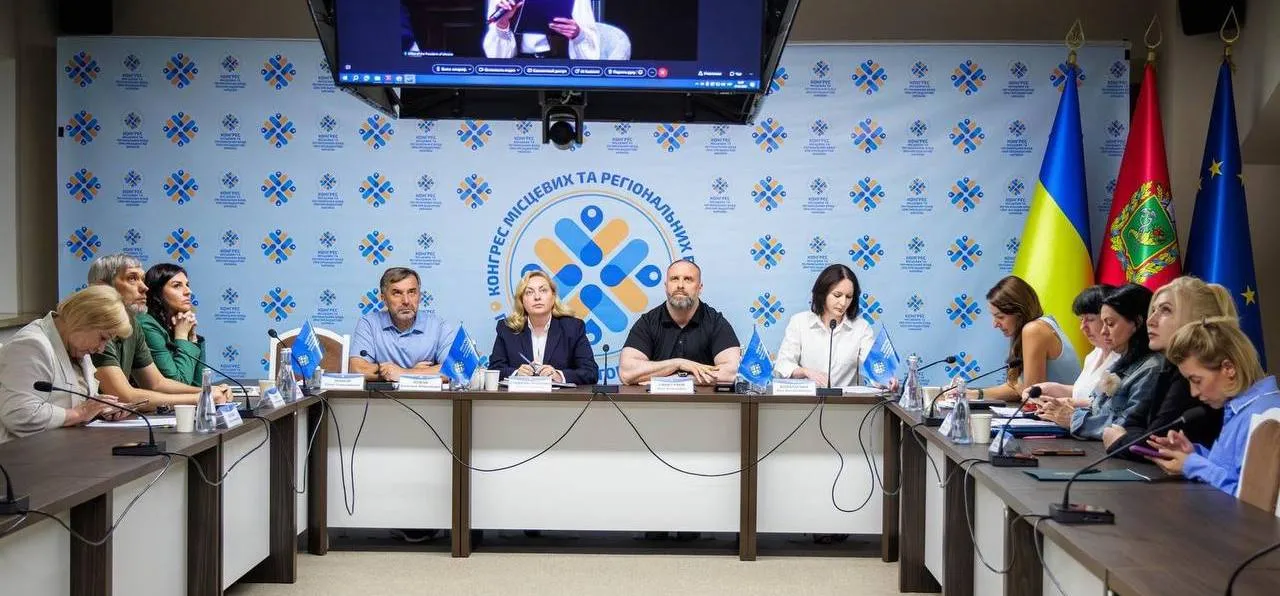 Начальник Харківської ОВА Олег Синєгубов взяв участь у черговому засіданні формату «Діалог з громадами» в межах Конгресу місцевих та регіональних влад при Президентові України. Захід відбувся під головуванням заступника Керівника Офісу Президента України Віктора Микити та керівниці Офісу Конгресу місцевих та регіональних влад при Президентові України Лілії Пашинної.