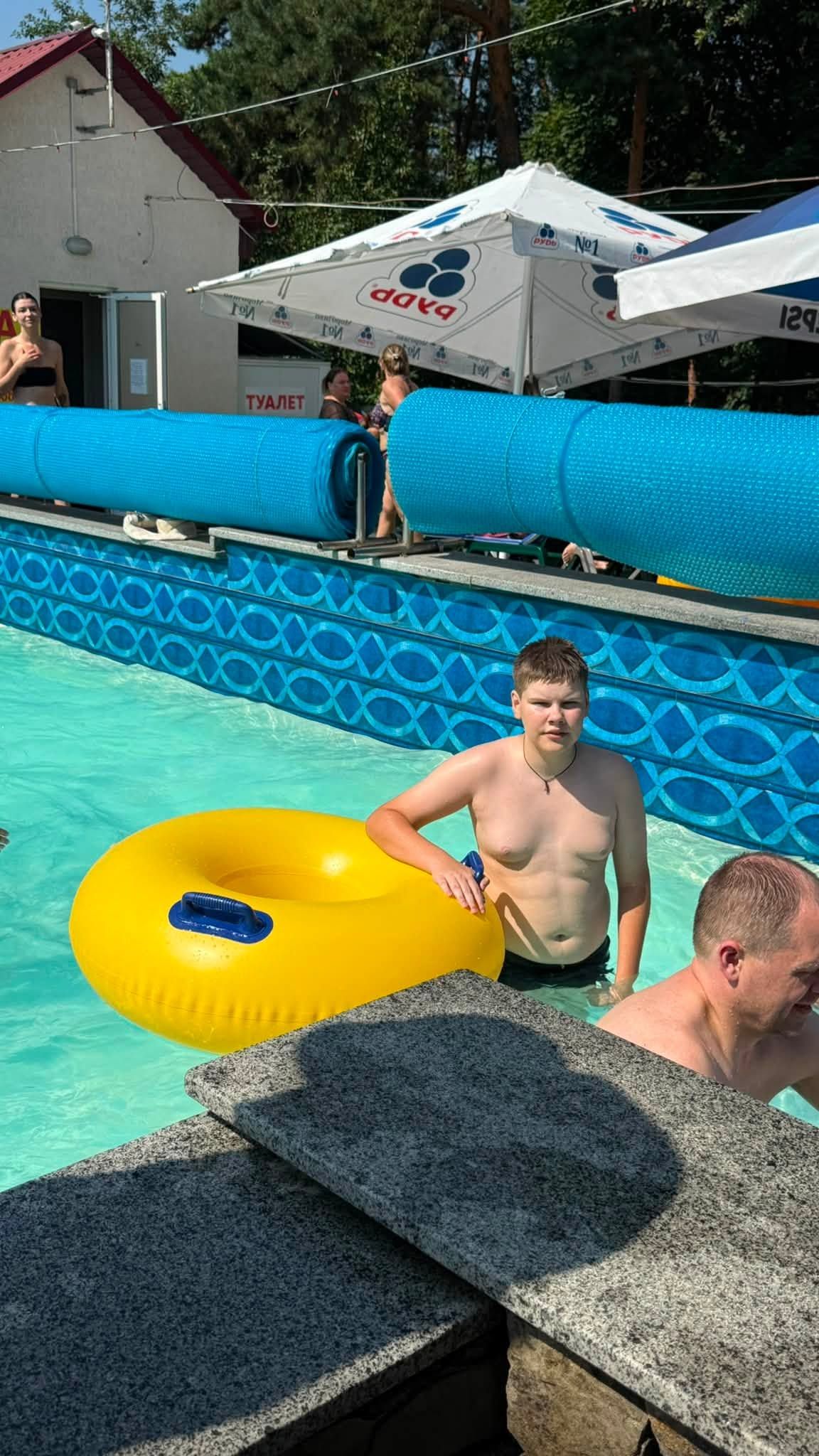 Плавали та пірнали: діти Липецької громади провели день в аквапарку «Королівська бочка» на Житомирщині - фото 7