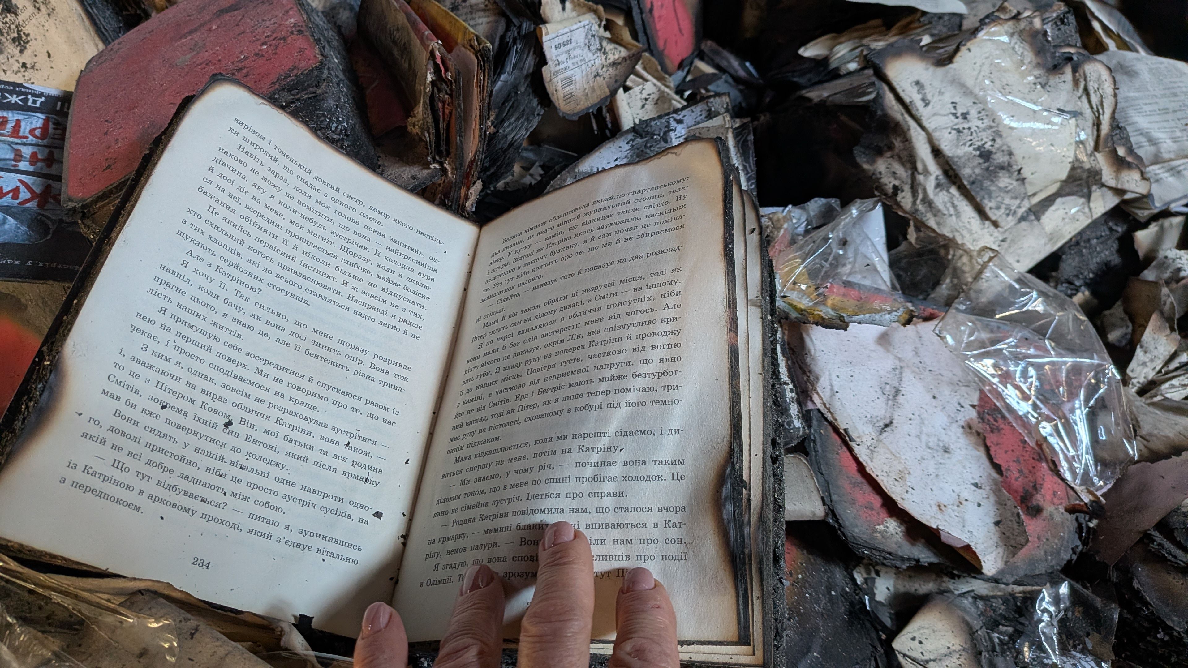 Книги зі згарища «Ранку»: ХДНБ ім. В.Г. Короленка  готує виставку та шукає підтримку для українського книговидання (ВІДЕО) - фото 3