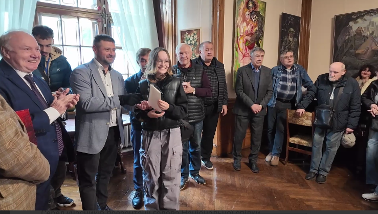 Від академіків до студентів. У Харкові відкрили виставку до Дня художника (ВІДЕО) - фото 11