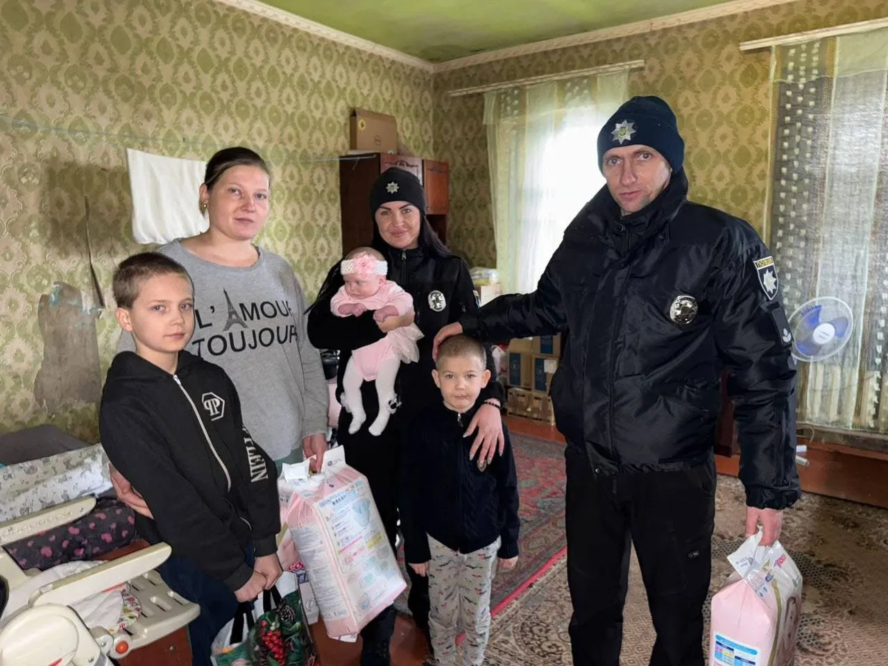 Фото: Золочівське відділення поліції Поліцейські Золочівщини привітали дітей з Днем святого Миколая на порталі Gromada Group