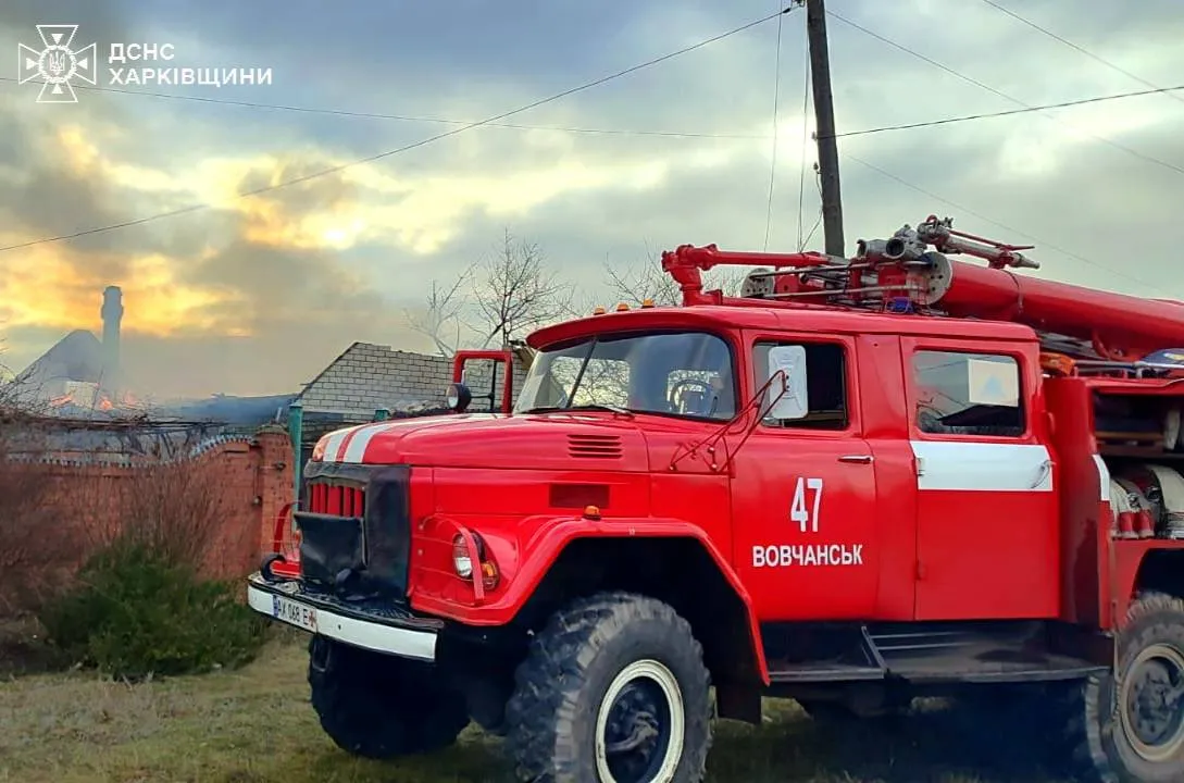 Фото: ГУ ДСНС України у Харківській області Наслідки ворожого удару БпЛА у Вовчанській громаді ліквідували рятувальники на порталі Gromada Group