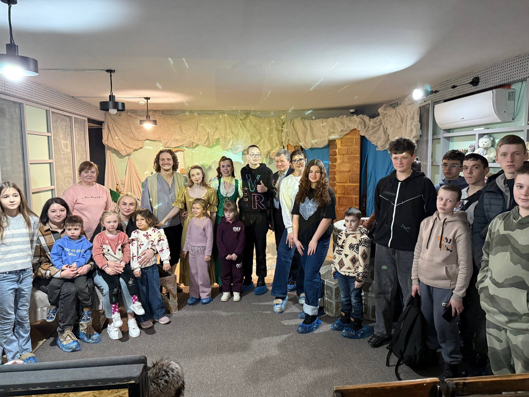 Казковий день для дітей Липецької громади: юні глядачі переглянули виставу за мотивами казок братів Грімм на порталі Gromada Group