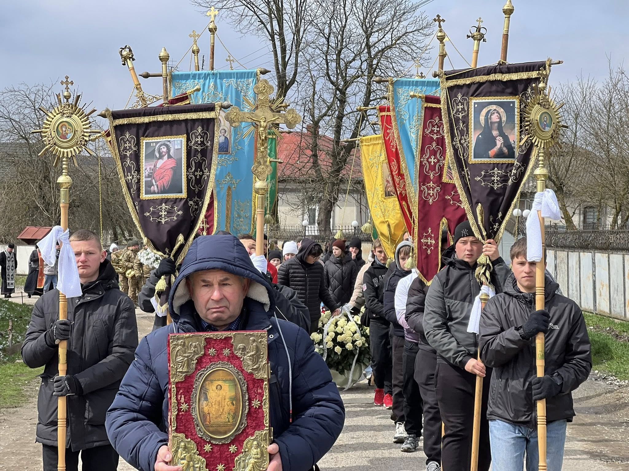 Фото: Отинійська селищна територіальна громада Загиблого під Липцями Захисника провели в останню путь в Отинійській громаді на порталі Gromada Group