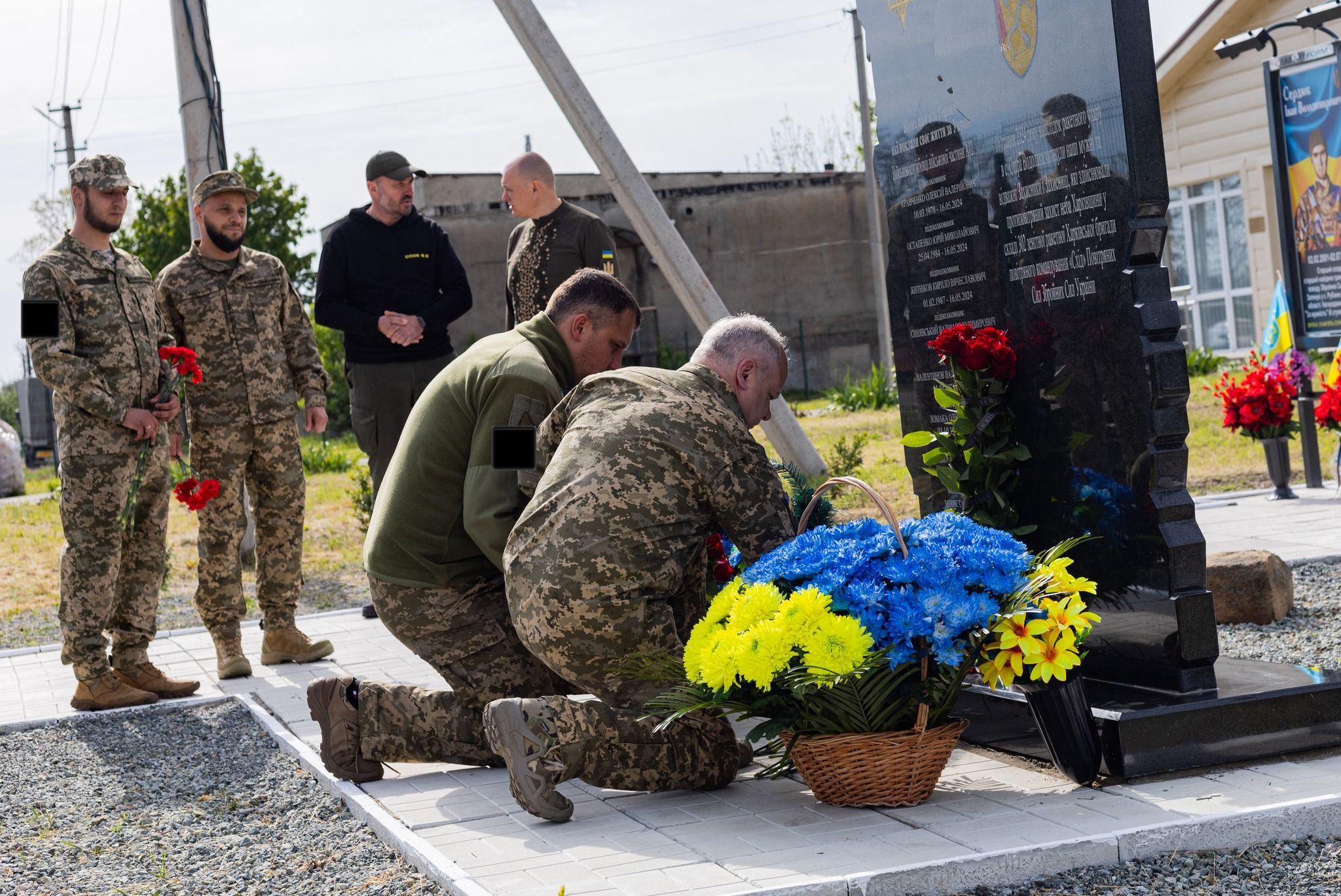 Світлини: Нововодолазька селищна рада У Старій Водолазі вшанували пам’ять загиблих від ракетного удару по селу у травні минулого року на порталі Gromada Group