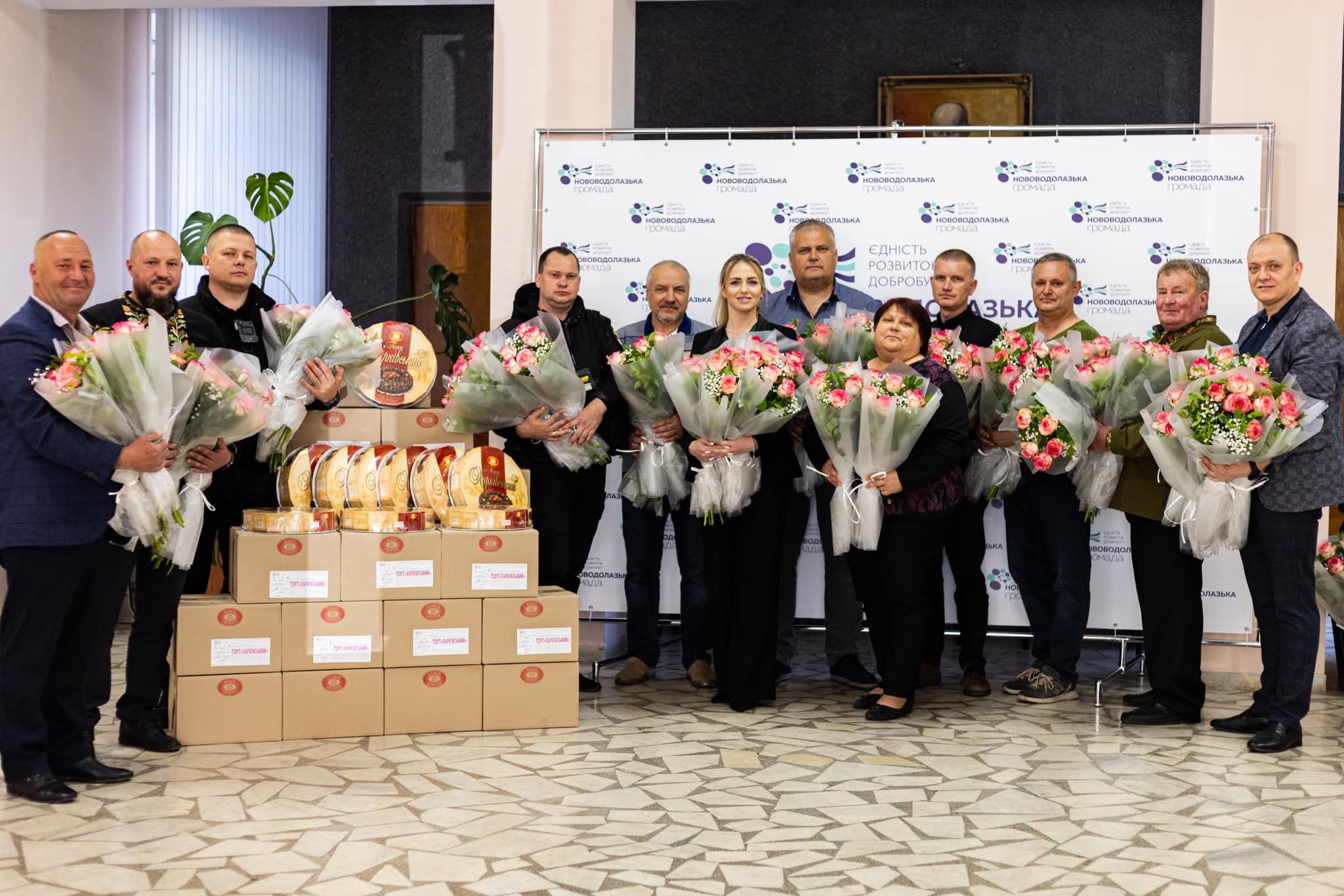 Багатодітних матерів Нововодолазької громади привітали з Днем матері на порталі Gromada Group