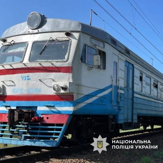 Світлина: Поліція Харківської області, фейсбук Поліція Харківщини встановлює обставини травмування неповнолітнього електропотягом на порталі Gromada Group