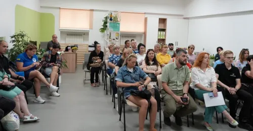 Представники Управління у справах ветеранів ХОВА, ветеранського простору «Пліч о пліч», фахівці Координаційного штабу з питань поводження з військовополоненими, Уповноваженого Верховної Ради України з прав людини в Харківській області та громадських організацій взяли участь у зустрічі із сім'ями військовослужбовців, які потребують допомоги та супроводу. Захід пройшов у Центрі підтримки родин загиблих, полонених та зниклих безвісти.
