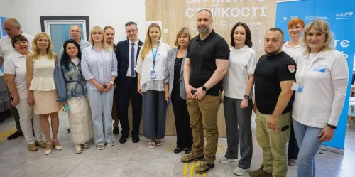 Начальник Харківської обласної військової адміністрації Олег Синєгубов спільно з ЮНІСЕФ узяв участь у відкритті Центру життєстійкості в Краснокутській селищній громаді. До заходу долучилися представники органів місцевого самоврядування, соціальної сфери та мешканці громади.