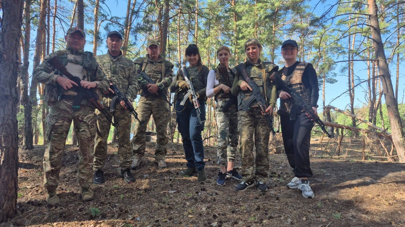 Група нововодолажчан пройшла курс підготовки до національного спротиву - фото 2